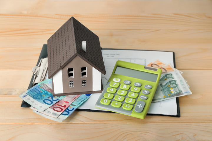 fiscalite-maison-calculette-argent-720x480